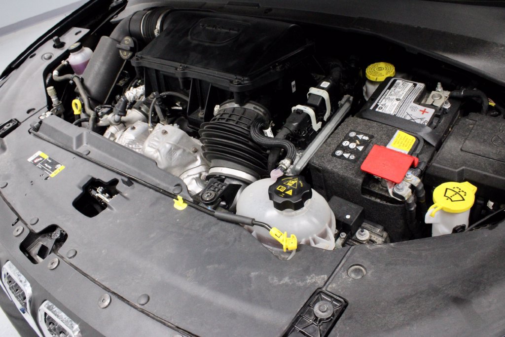 Used 2023 Jeep Compass Latitude w/ Sun and Sound Group AWD/4WD image 17