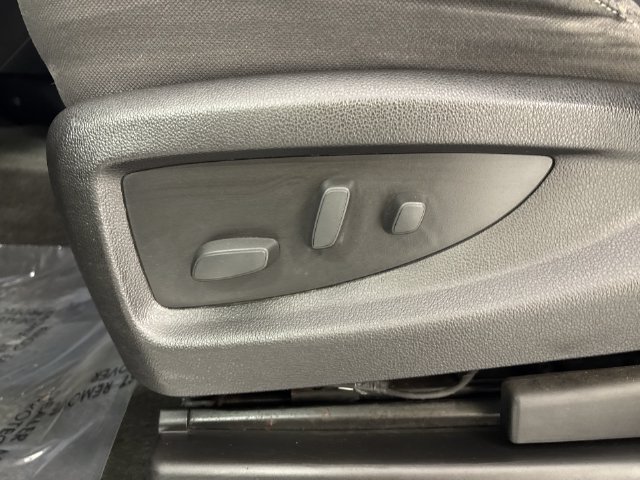 Used 2018 Chevrolet Silverado 1500 LT w/ All Star Edition AWD/4WD image 20