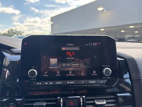 Used 2025 Nissan Pathfinder SV FWD image 19