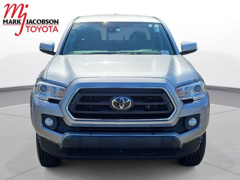 Used 2022 Toyota Tacoma SR5 w/ Technology Package AWD/4WD image 2