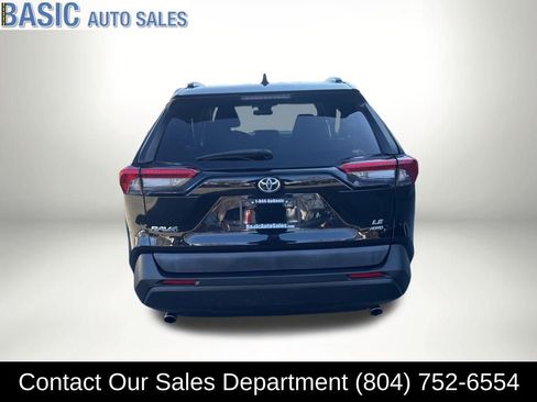 Used 2021 Toyota RAV4 LE image 8