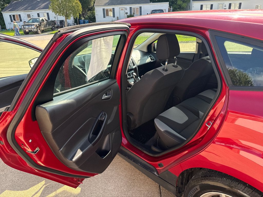 Used 2012 Ford Focus SE FWD image 12