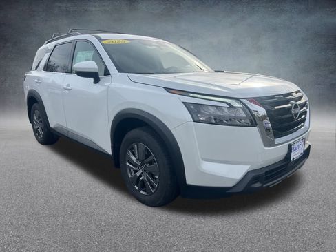 New 2025 Nissan Pathfinder SV image 7