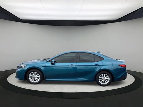 Used 2025 Toyota Camry LE image 5