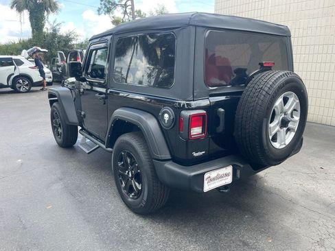 Used 2022 Jeep Wrangler Sport AWD/4WD image 3