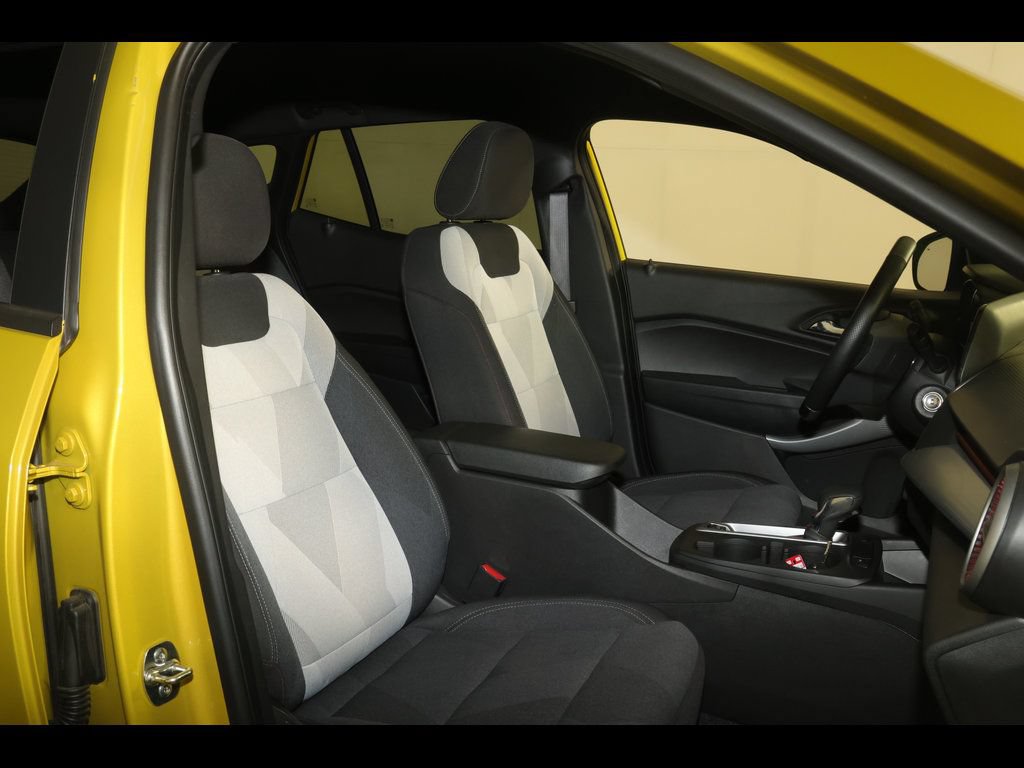 Certified 2025 Chevrolet Trax RS w/ Driver Confidence Package FWD image 27