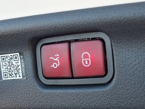 Certified 2025 Mercedes-Benz C 300 4MATIC image 30