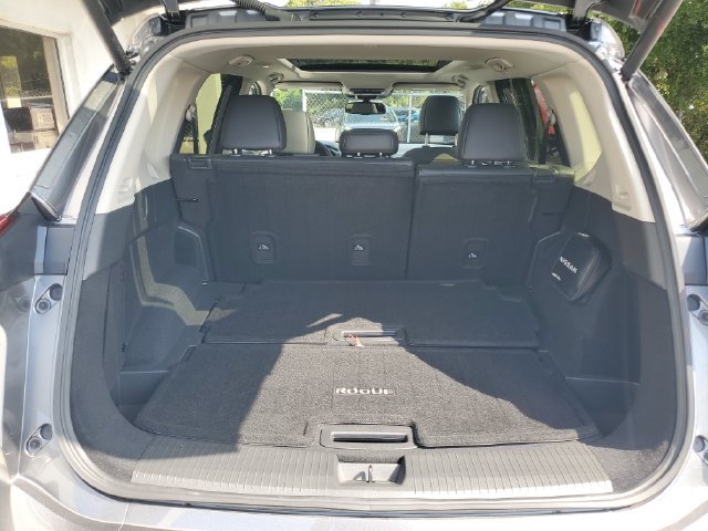 Certified 2025 Nissan Rogue SL w/ SL Premium Package FWD image 10