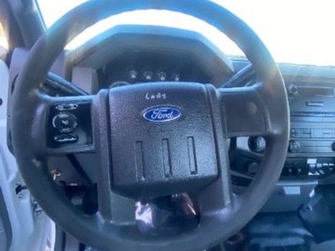 Used 2014 Ford F550 4x4 Regular Cab Super Duty image 27