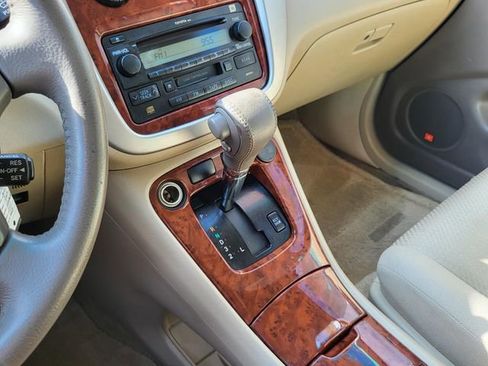 Used 2004 Toyota Highlander 2WD V6 image 8