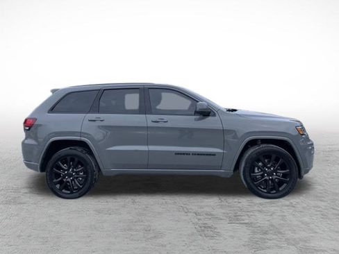Used 2021 Jeep Grand Cherokee Laredo X image 4