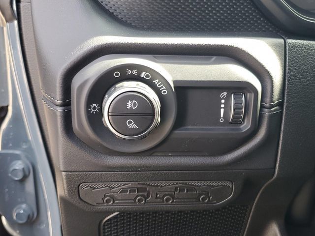 Used 2025 Jeep Gladiator Mojave w/ Convenience Group AWD/4WD image 14