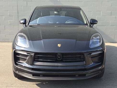 Certified 2023 Porsche Macan AWD/4WD image 12