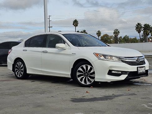 Used 2017 Honda Accord Hybrid Sedan image 3