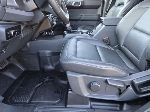 New 2025 Ford Bronco Badlands image 9