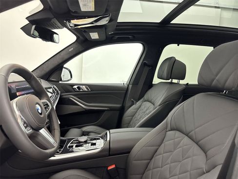 New 2026 BMW X5 xDrive40i w/ M Sport Package AWD/4WD image 24