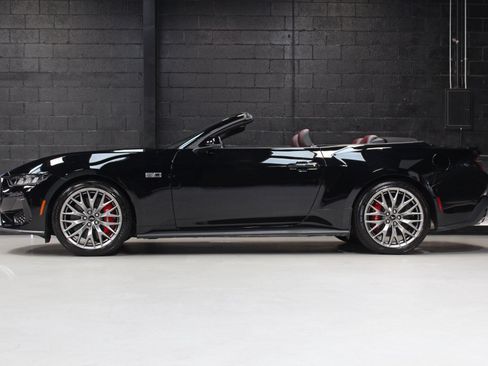 Used 2025 Ford Mustang GT Premium RWD image 3