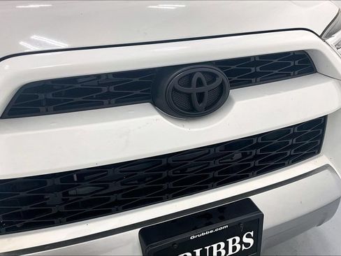 Used 2019 Toyota 4Runner TRD Off-Road Premium AWD/4WD image 29