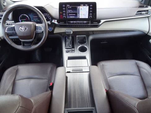 Certified 2023 Toyota Sienna Platinum AWD/4WD image 19