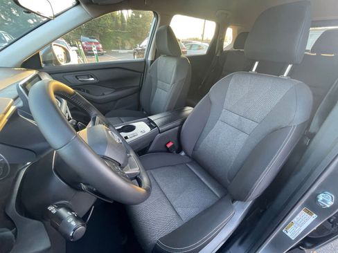 Used 2025 Nissan Rogue SV image 37