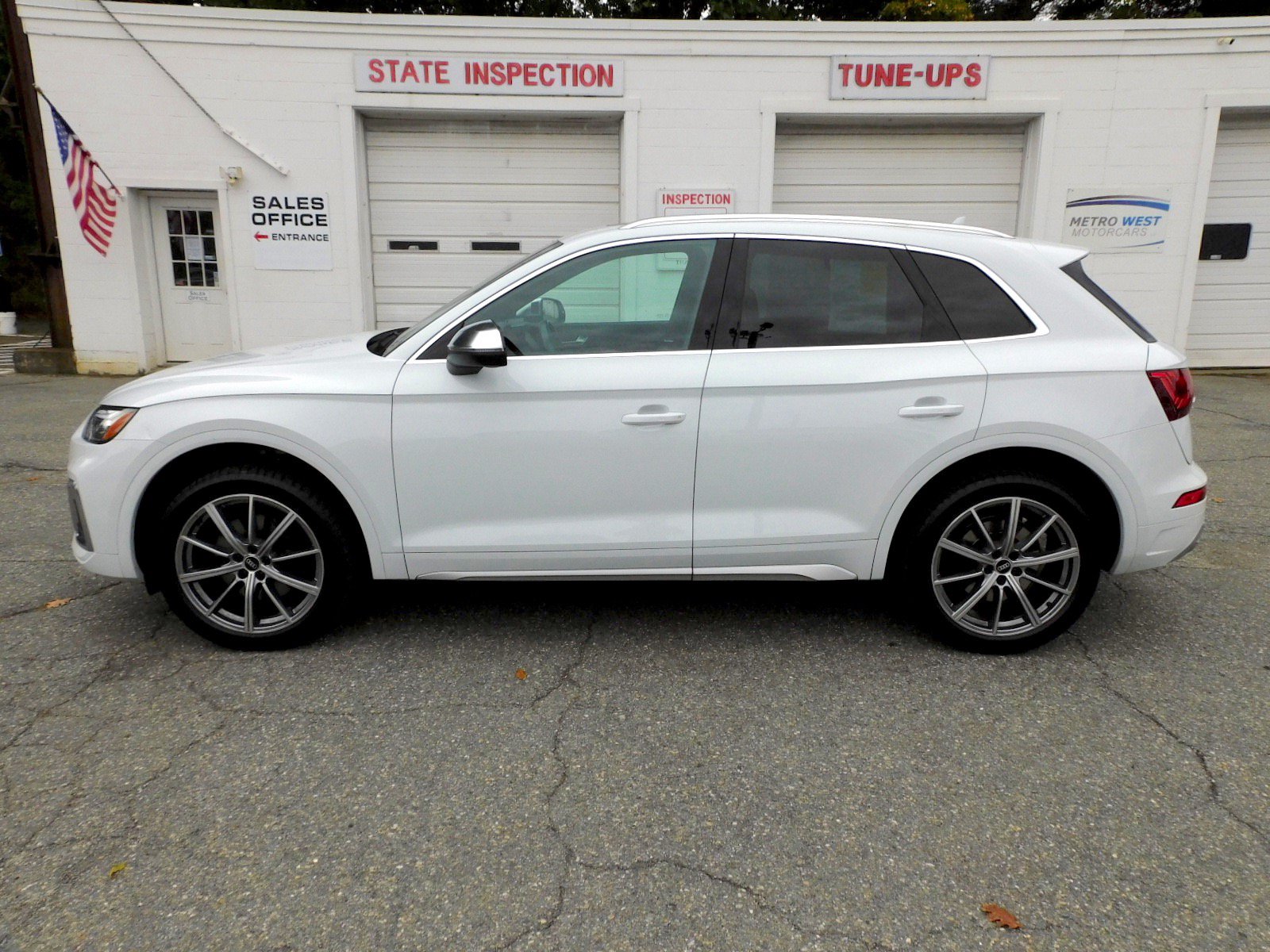 Used 2021 Audi SQ5 Premium Plus w/ Premium Plus Package AWD/4WD image 2