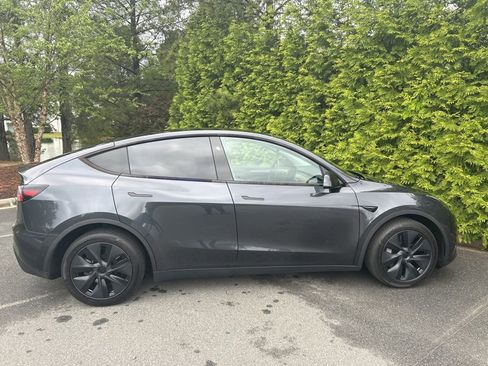 Used 2024 Tesla Model Y Long Range AWD/4WD image 26