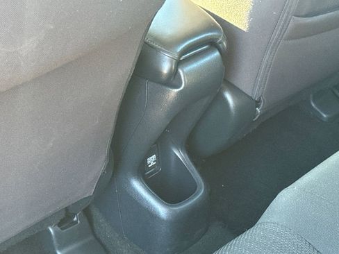 Used 2017 Honda HR-V LX image 34