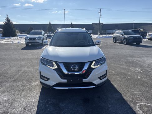 Used 2017 Nissan Rogue SL w/ SL Premium Package image 2