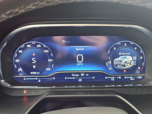 Used 2024 Chevrolet Suburban Z71 w/ Z71 Off-Road Package image 19