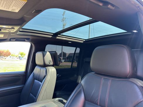 Used 2021 Chevrolet Suburban RST w/ Luxury Package image 23