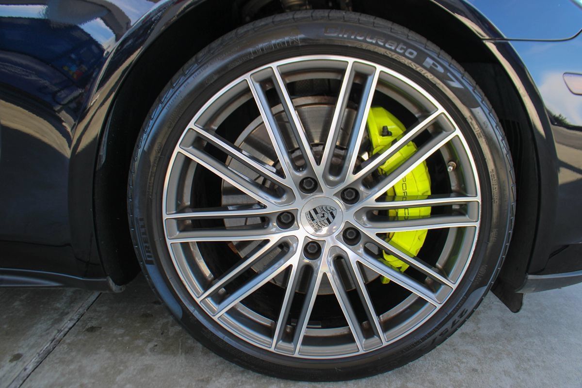 Used 2019 Porsche Panamera 4 AWD/4WD image 32