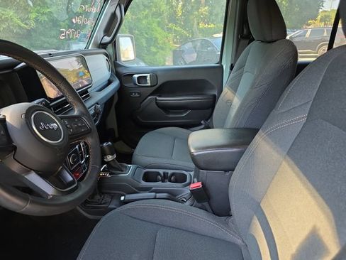 Used 2024 Jeep Wrangler Unlimited AWD/4WD image 11