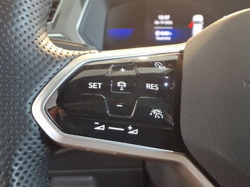 Used 2023 Volkswagen Tiguan SE R-Line AWD/4WD image 15