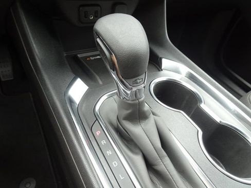 Used 2023 Chevrolet Traverse LT FWD image 19