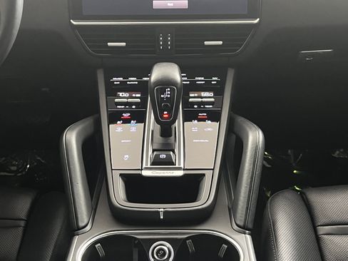 Certified 2023 Porsche Cayenne AWD/4WD image 20