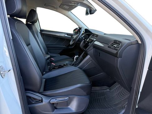 Used 2022 Volkswagen Tiguan SE image 12
