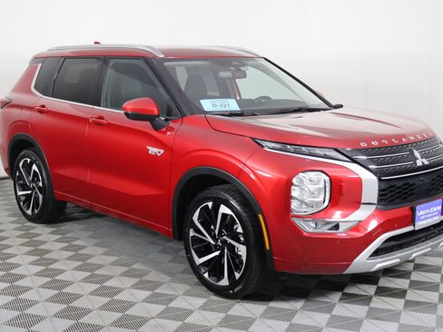 Used 2024 Mitsubishi Outlander SEL image 4