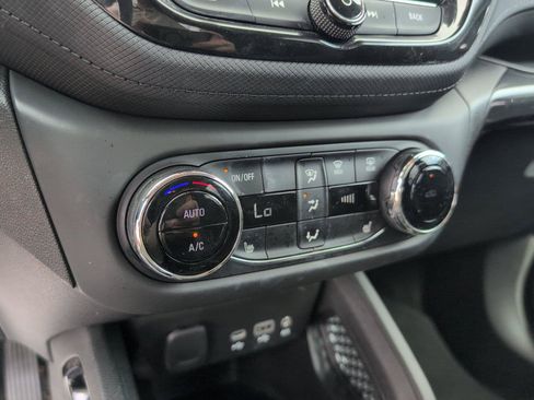 Used 2022 Chevrolet TrailBlazer LT w/ Convenience Package FWD image 19