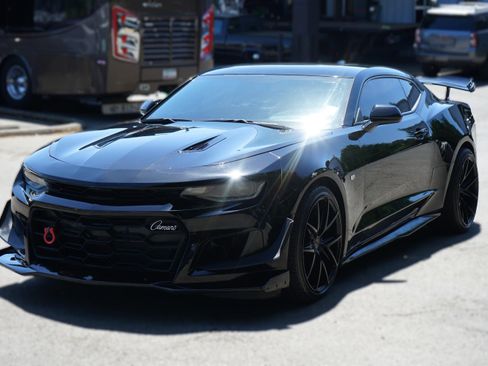 Used 2018 Chevrolet Camaro SS RWD image 1
