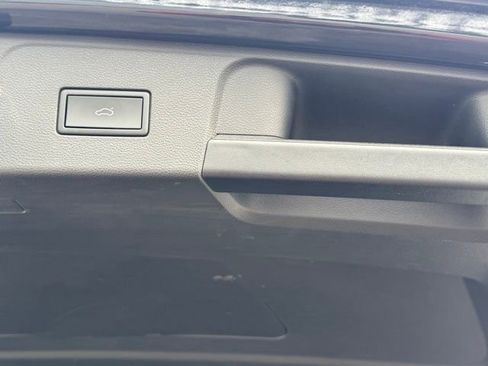 Used 2024 Volkswagen Atlas SE image 33