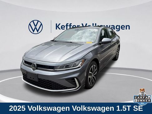 Used 2025 Volkswagen Jetta SE FWD image 1