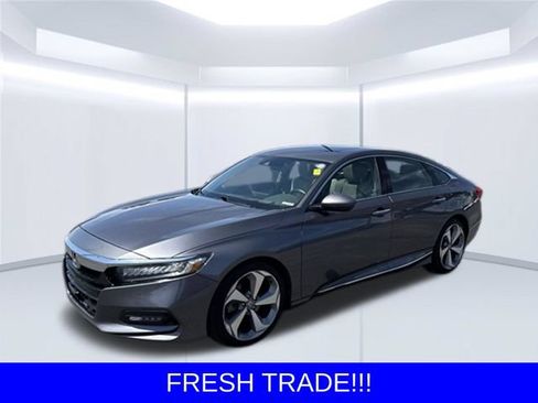 Used 2018 Honda Accord Touring image 3