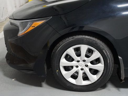 Used 2025 Toyota Corolla LE FWD image 5