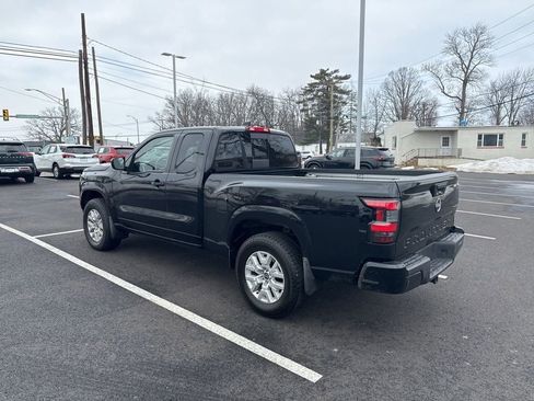Used 2023 Nissan Frontier SV w/ SV Convenience Package image 3