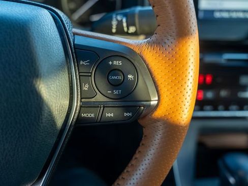 Used 2020 Toyota Avalon Limited image 27