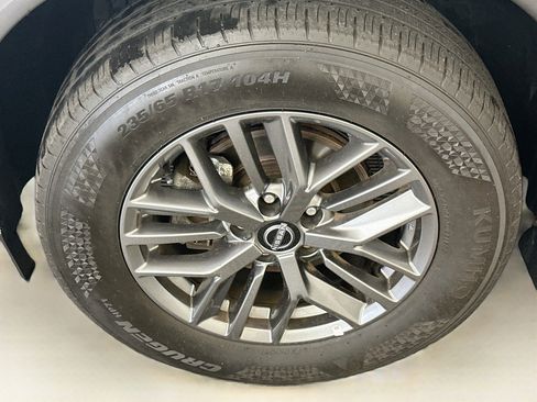 Used 2023 Nissan Rogue S AWD/4WD image 34