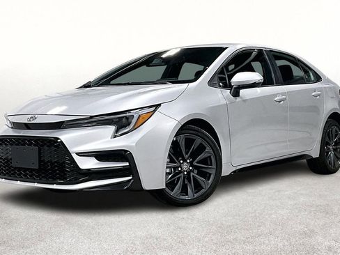 Used 2025 Toyota Corolla SE image 14