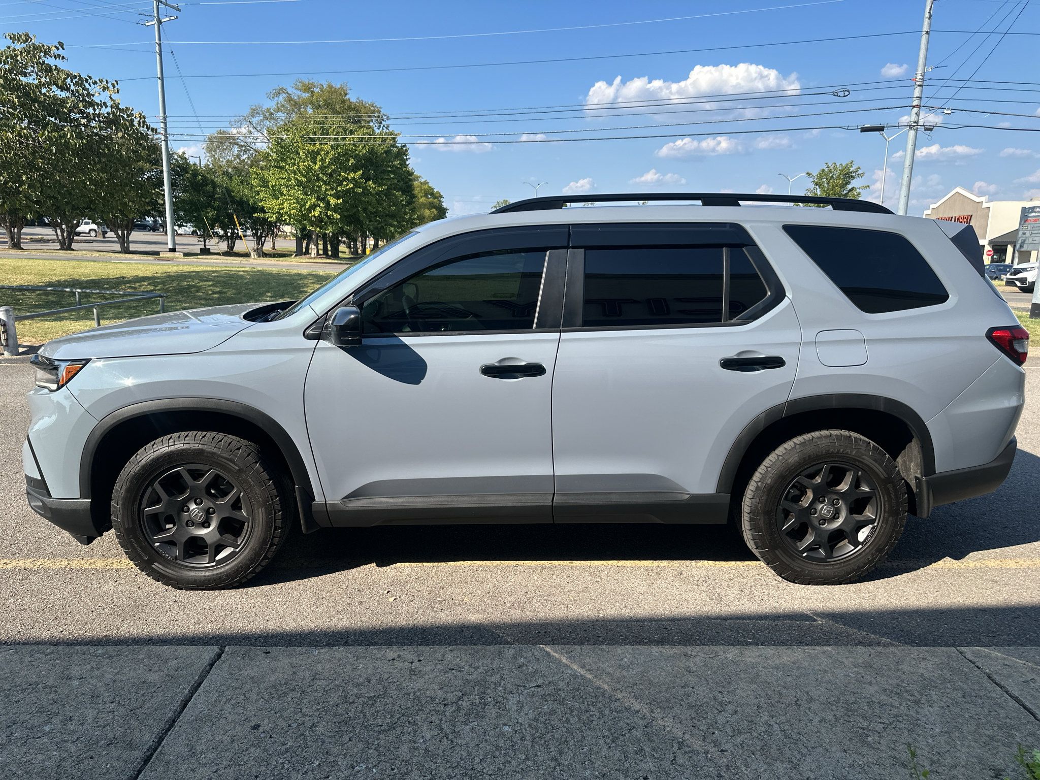 Used 2025 Honda Pilot TrailSport image 7