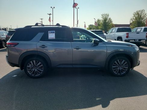 Used 2024 Nissan Pathfinder SL w/ SL Premium Package AWD/4WD image 11