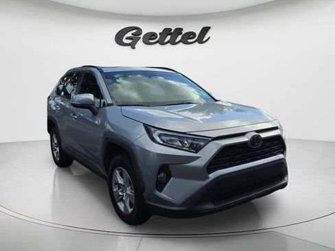 Used 2021 Toyota RAV4 XLE w/ Convenience Package FWD image 2